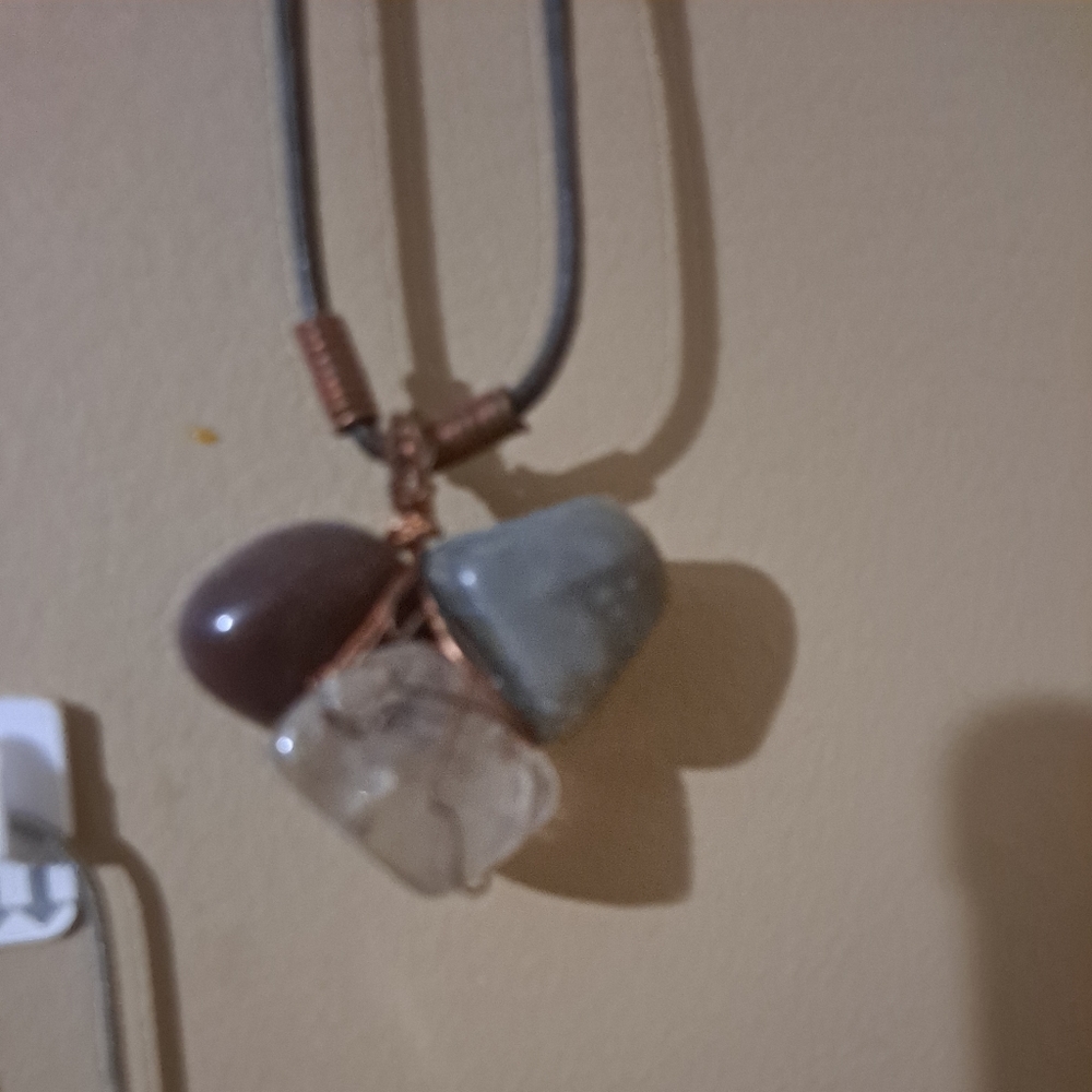 Beautiful  3 stone Necklace